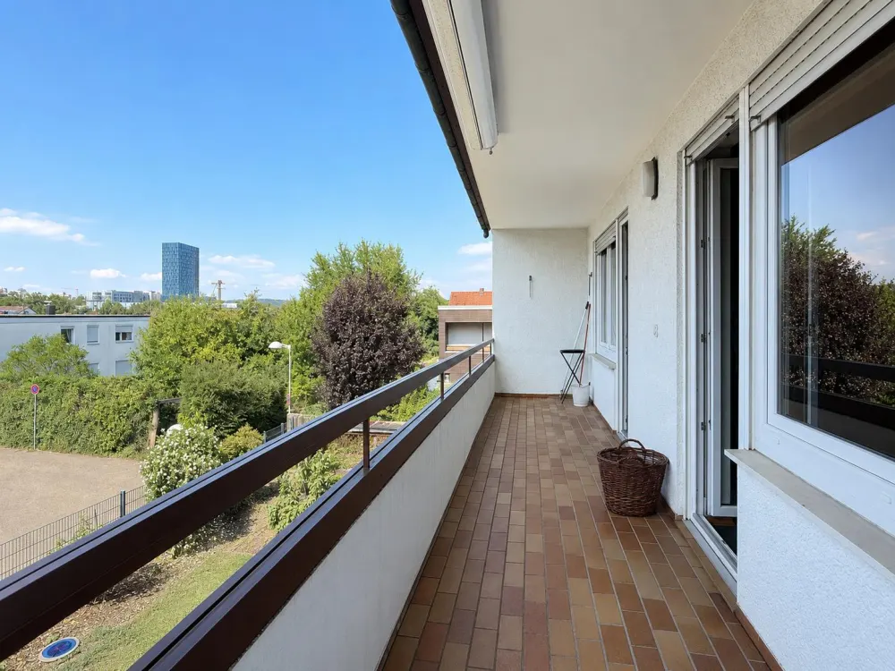 Großzügige 2,5 Zimmer-OG-Wohnung mit tollem Balkon, Garage in ES-Berkheim