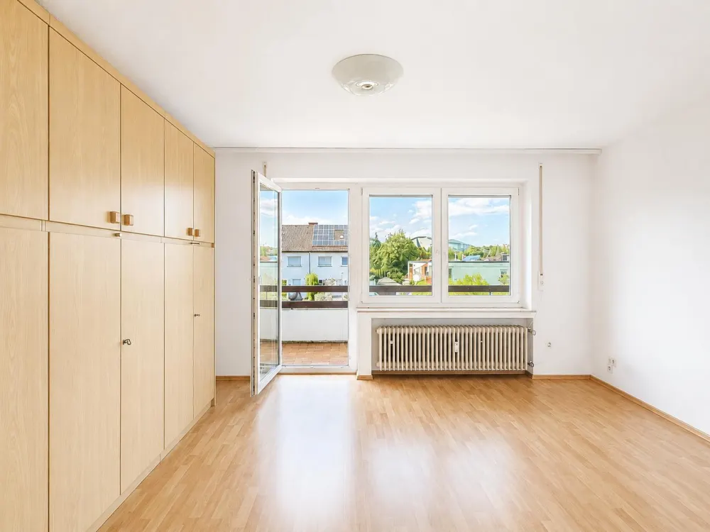 Großzügige 2,5 Zimmer-OG-Wohnung mit tollem Balkon, Garage in ES-Berkheim