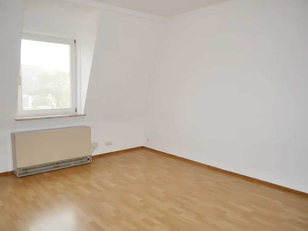 Sophienstraße! 3-Zimmer-Dachgeschosswohnung im gepflegten Altbau!