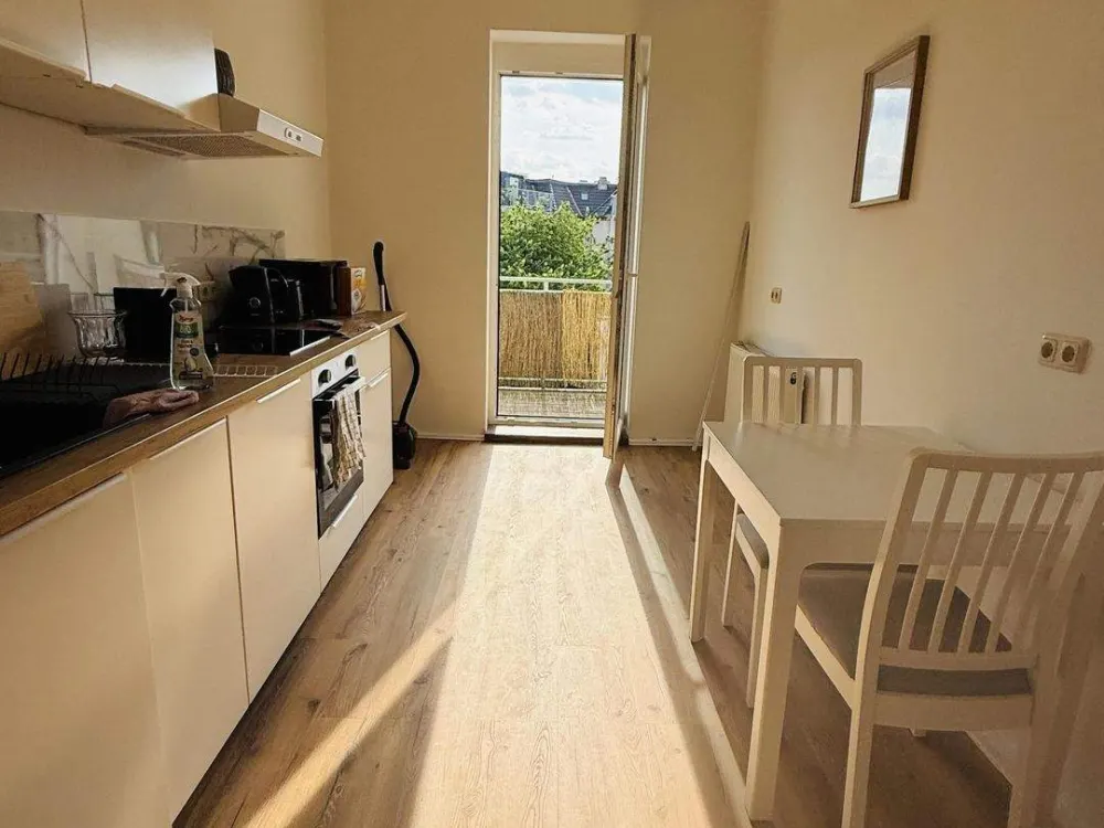 Hochwertig sanierte 2-Zimmer-Wohnung (teil/möbliert) mit großem Sonnenbalkon in Leipzig-Holzhausen