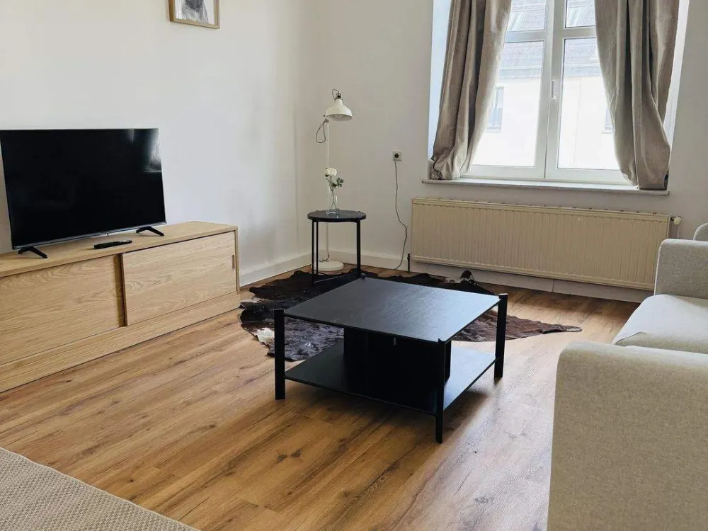 Hochwertig sanierte 2-Zimmer-Wohnung (teil/möbliert) mit großem Sonnenbalkon in Leipzig-Holzhausen