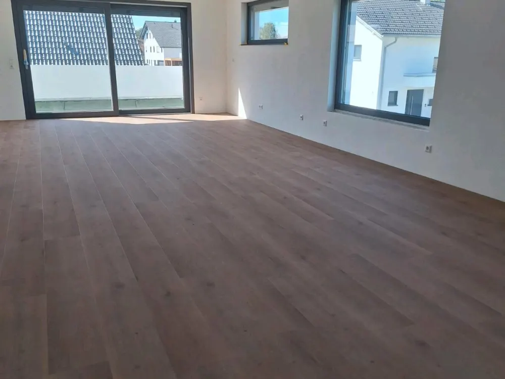 Bright 4-Room Apartment 147sqm with Terrace and Balcony