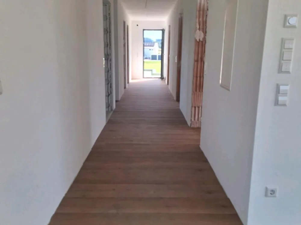 Bright 4-Room Apartment 147sqm with Terrace and Balcony