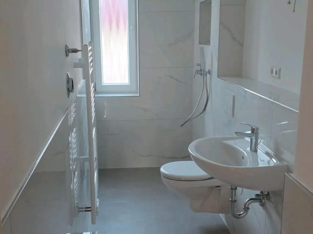 frisch sanierte, geräumige 3 Zimmerwohnung -Vinnhorst- von Privat