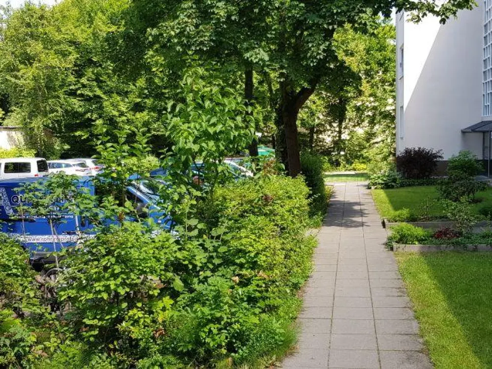 Voll möblierte Wohnung mit privatem Parkplatz