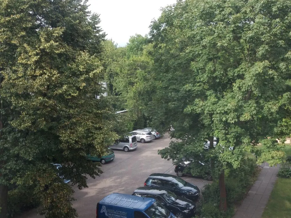 Voll möblierte Wohnung mit privatem Parkplatz