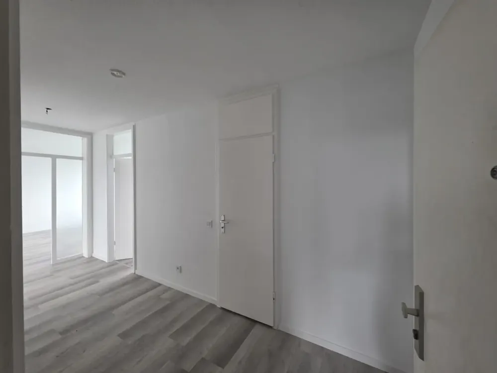 Erstbezug nach Renovierung: Helle 3-Zimmer-Wohnung mit Traumblick & Balkon! Verlieben und einziehen!