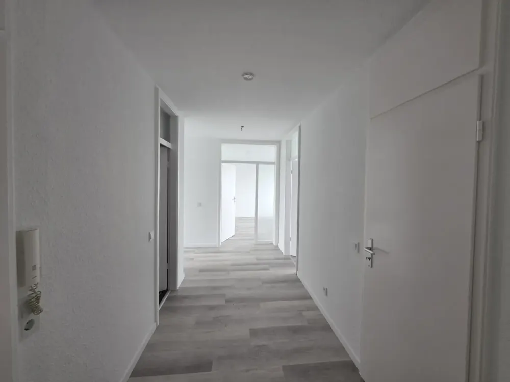 Erstbezug nach Renovierung: Helle 3-Zimmer-Wohnung mit Traumblick & Balkon! Verlieben und einziehen!
