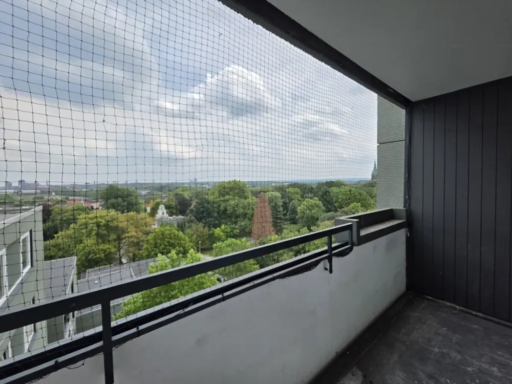 Erstbezug nach Renovierung: Helle 3-Zimmer-Wohnung mit Traumblick & Balkon! Verlieben und einziehen!
