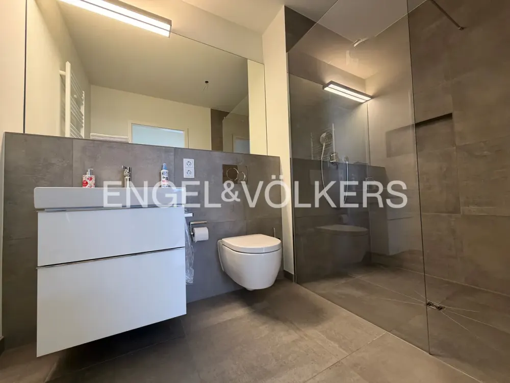 High-quality 3-room new-build apartment with kitchen & parking space within walking distance to Maternusplatz