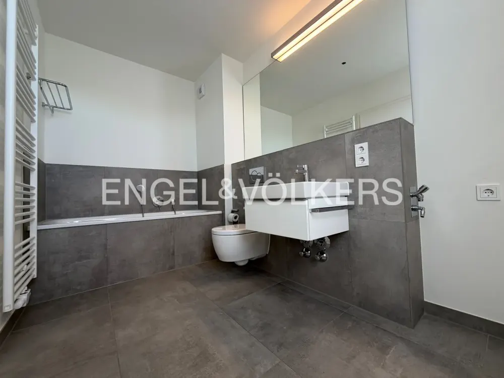 High-quality 3-room new-build apartment with kitchen & parking space within walking distance to Maternusplatz