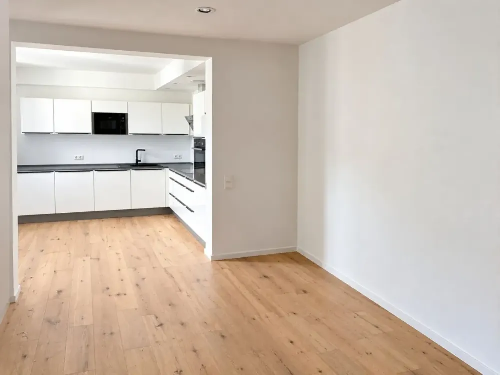 Exklusive und seniorengerechte 3 Zimmer-Whg mit Balkon und hochwertiger Einbauküche in SG Wald