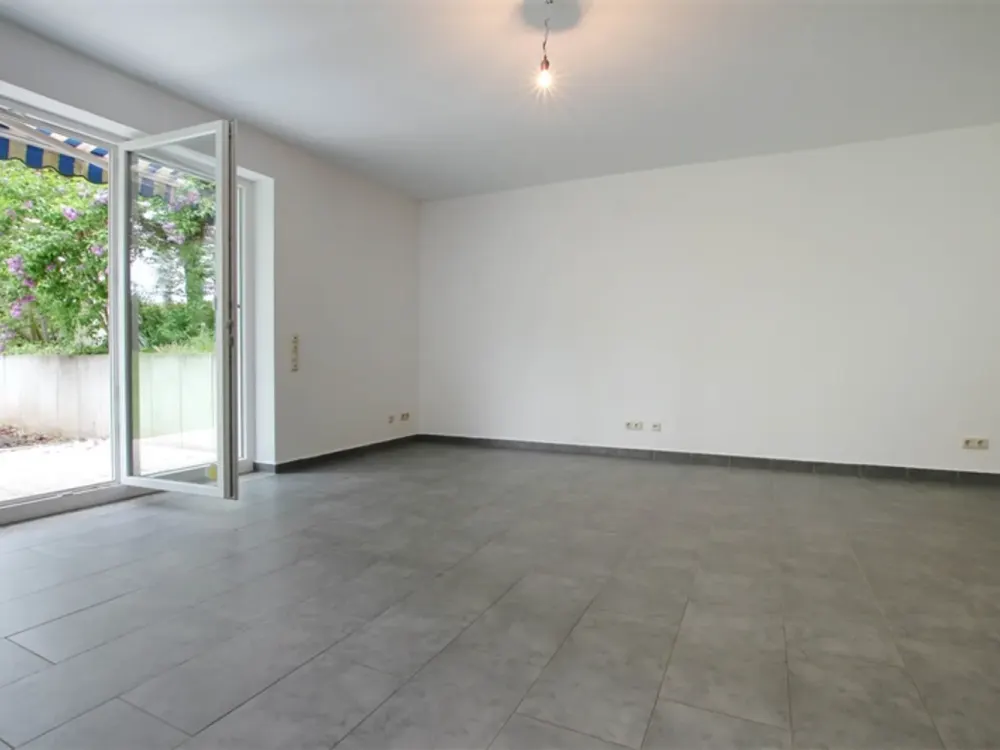 Schöne 3,5 Zimmerwohnung mit Garten und großer Terrasse in Schwalbach