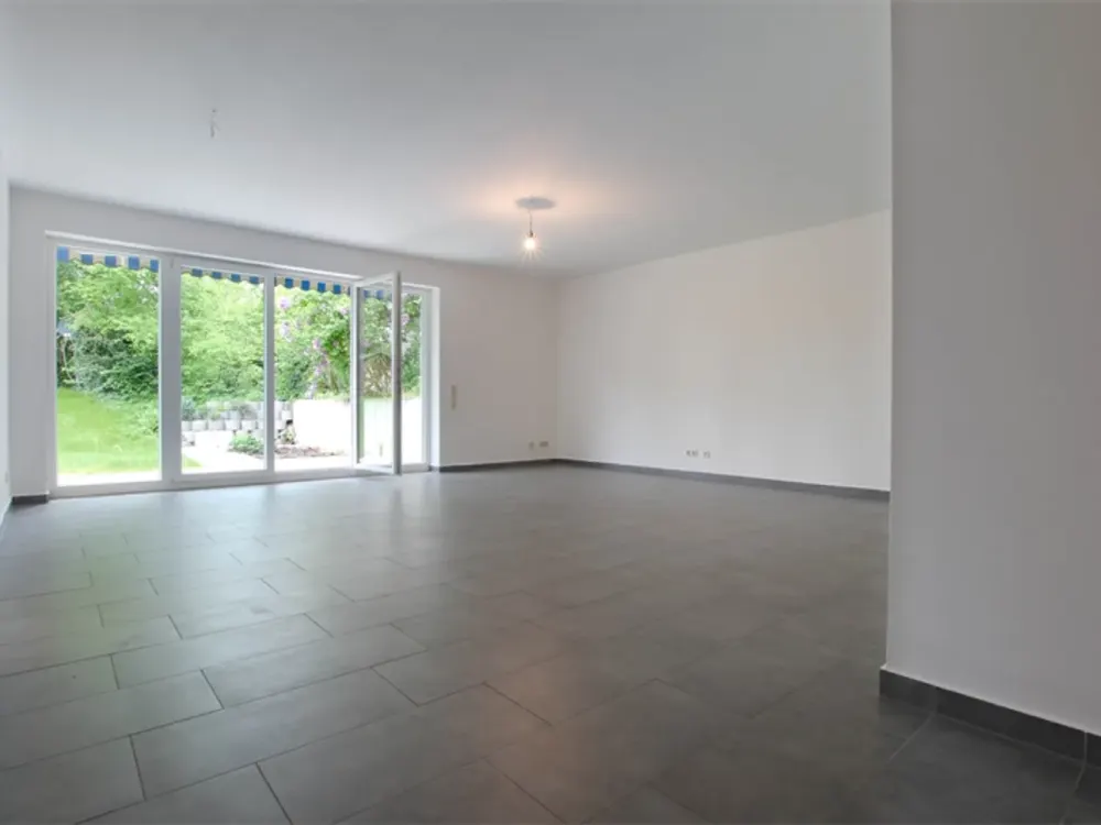 Schöne 3,5 Zimmerwohnung mit Garten und großer Terrasse in Schwalbach