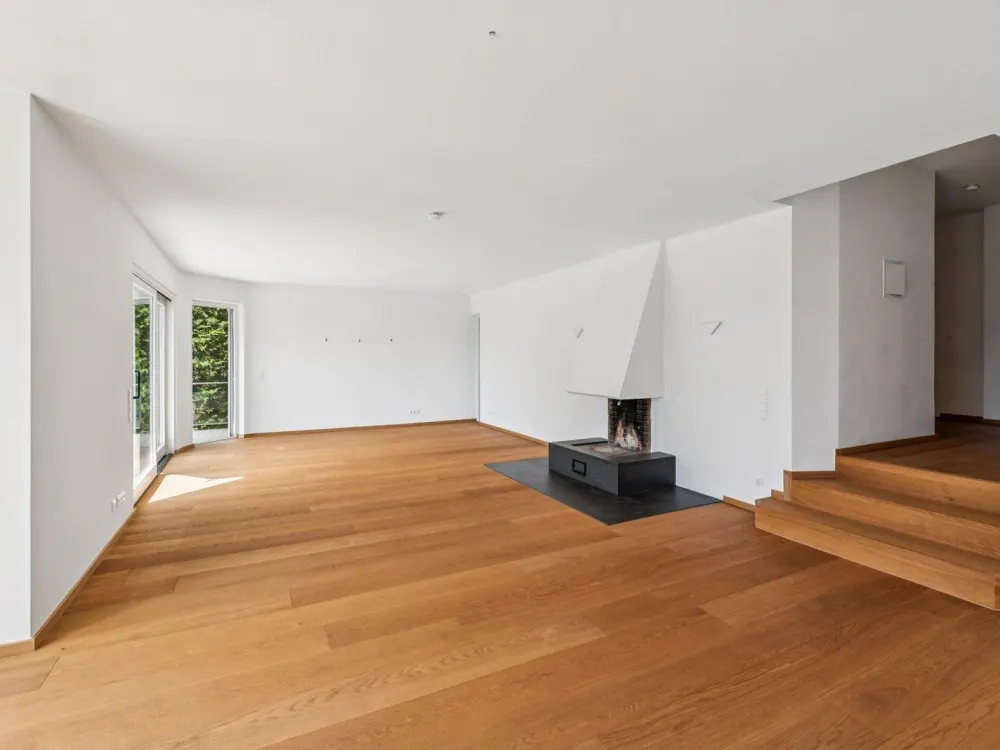 Exklusive 4-Zimmer-Wohnung mit zwei Balkonen, Kamin und Waldblick in bester Lage von Kronberg