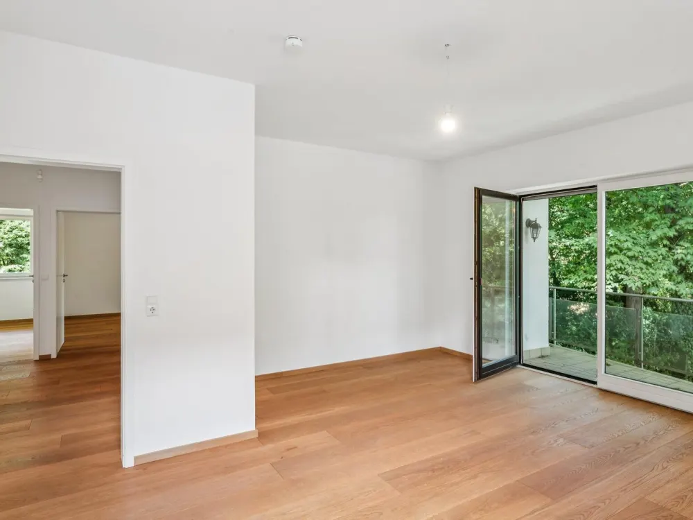 Exklusive 4-Zimmer-Wohnung mit zwei Balkonen, Kamin und Waldblick in bester Lage von Kronberg