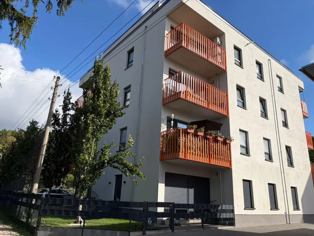 Sonnige 4-Zimmer Wohnung mit 2 Balkonen, Fussbodenheizung, Klimaanlage in Berlin Biesdorf, A15/16