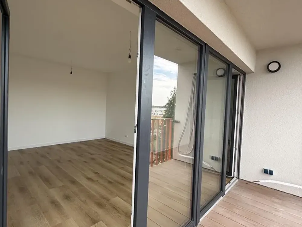 Sonnige 4-Zimmer Wohnung mit 2 Balkonen, Fussbodenheizung, Klimaanlage in Berlin Biesdorf, A15/16