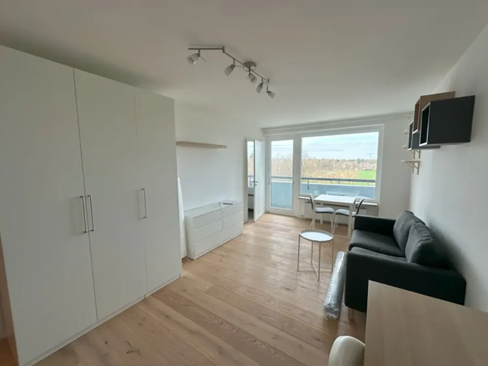 Großes möbliertes 1-Zimmer Apartment mit Balkon in München-Solln ab 01.04.2026 zu vermieten
