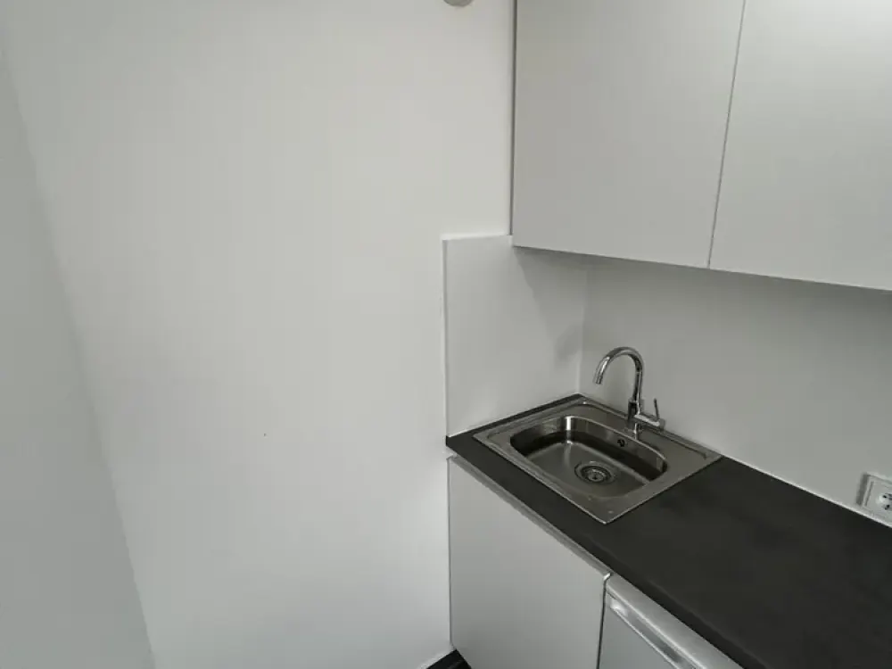 Großes möbliertes 1-Zimmer Apartment mit Balkon in München-Solln ab 01.04.2026 zu vermieten