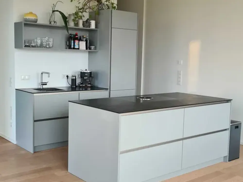 Geschmackvolle Wohnung mit drei Zimmern sowie Dachterrasse zu vermieten