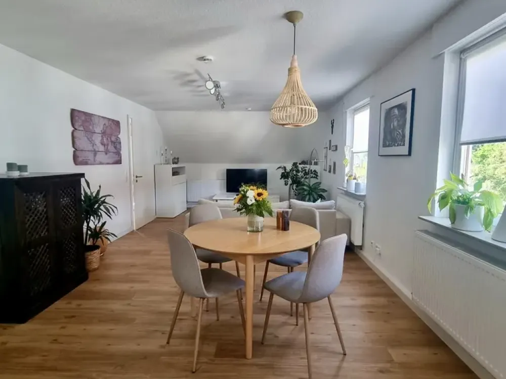 Attraktive Maisonette-Wohnung im Altbau mit Dachterrasse