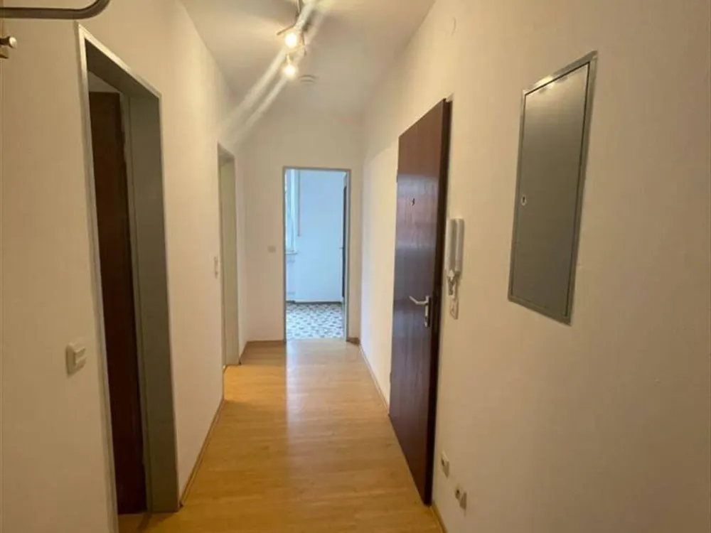 Gostenhof, ruhige Seitenstraße! Freies Apartment mit separater Küche!
