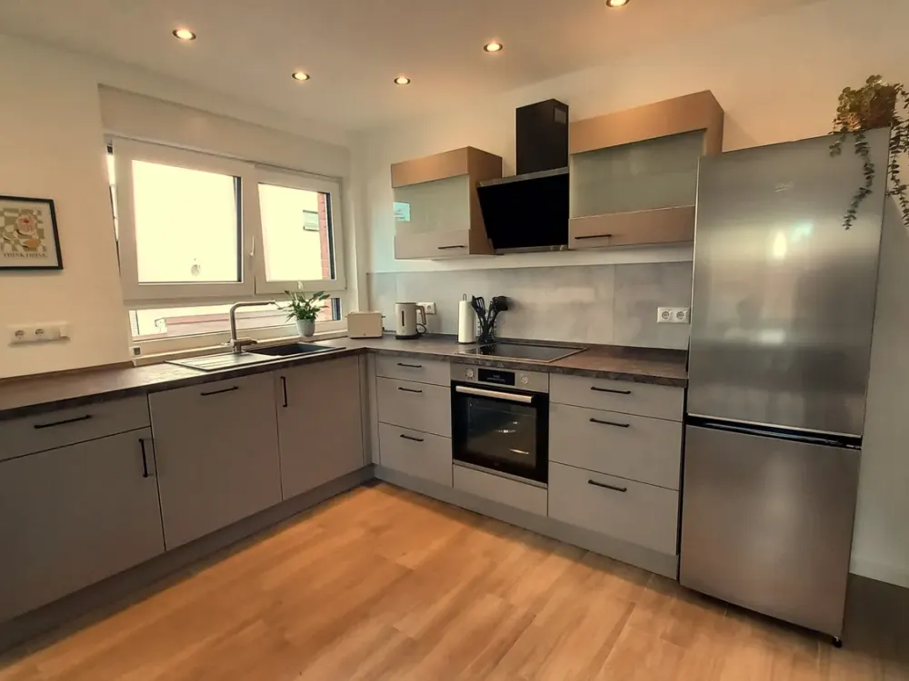 Möblierte 4 Zi.Wohnung für neue 3er WG / Erstbezug nach Kernsanierung