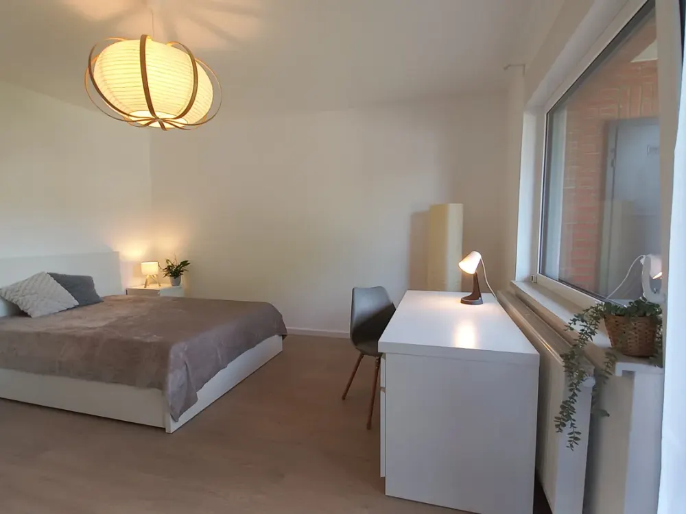 Möblierte 4 Zi.Wohnung für neue 3er WG / Erstbezug nach Kernsanierung