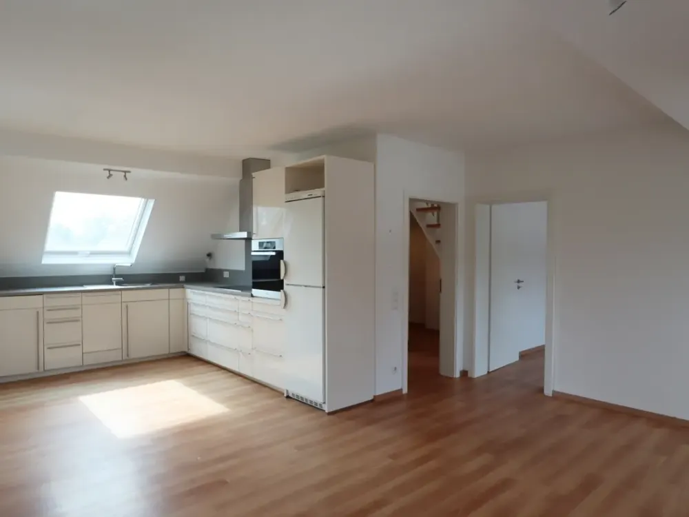 Helle 2-Zimmer-Dachgeschosswohnung mit Einbauküche und großem Dachboden in Düsseldorf-Wittlaer