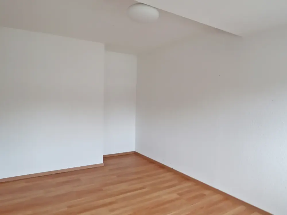 Helle 2-Zimmer-Dachgeschosswohnung mit Einbauküche und großem Dachboden in Düsseldorf-Wittlaer