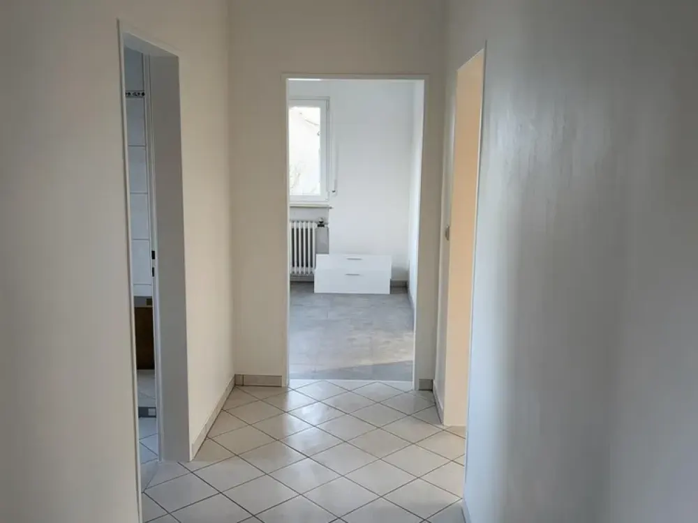 Quiet 3-Room Apartment on the 1st Floor of a 3-Family House, Balcony, Cellar, Possibly Garage