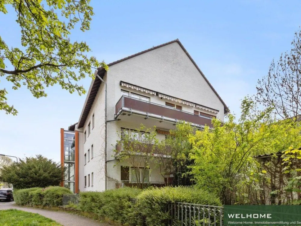 Großzügige 3-Zimmerwohnung mit großem Balkon und Einbauküche.
