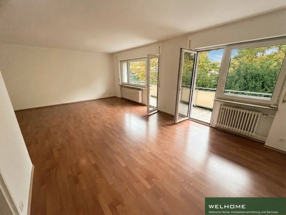 Großzügige 3-Zimmerwohnung mit großem Balkon und Einbauküche.