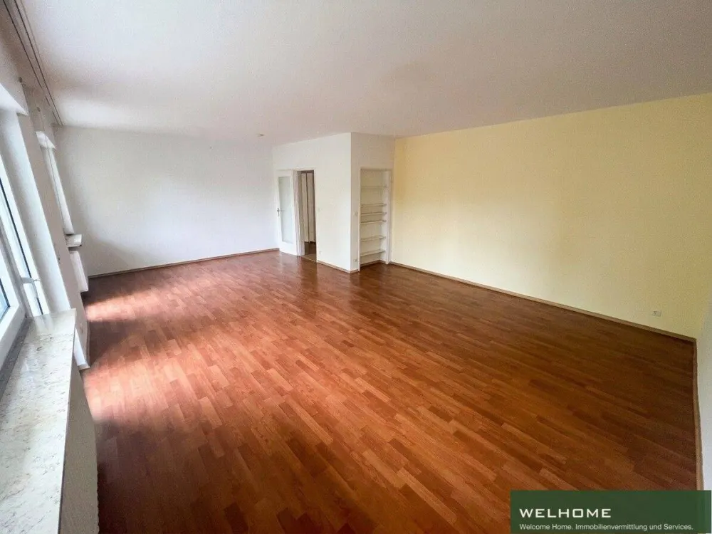 Großzügige 3-Zimmerwohnung mit großem Balkon und Einbauküche.