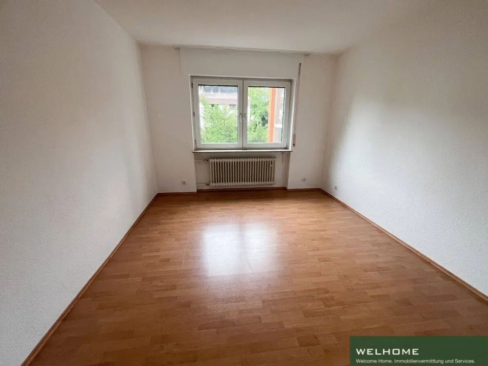 Großzügige 3-Zimmerwohnung mit großem Balkon und Einbauküche.