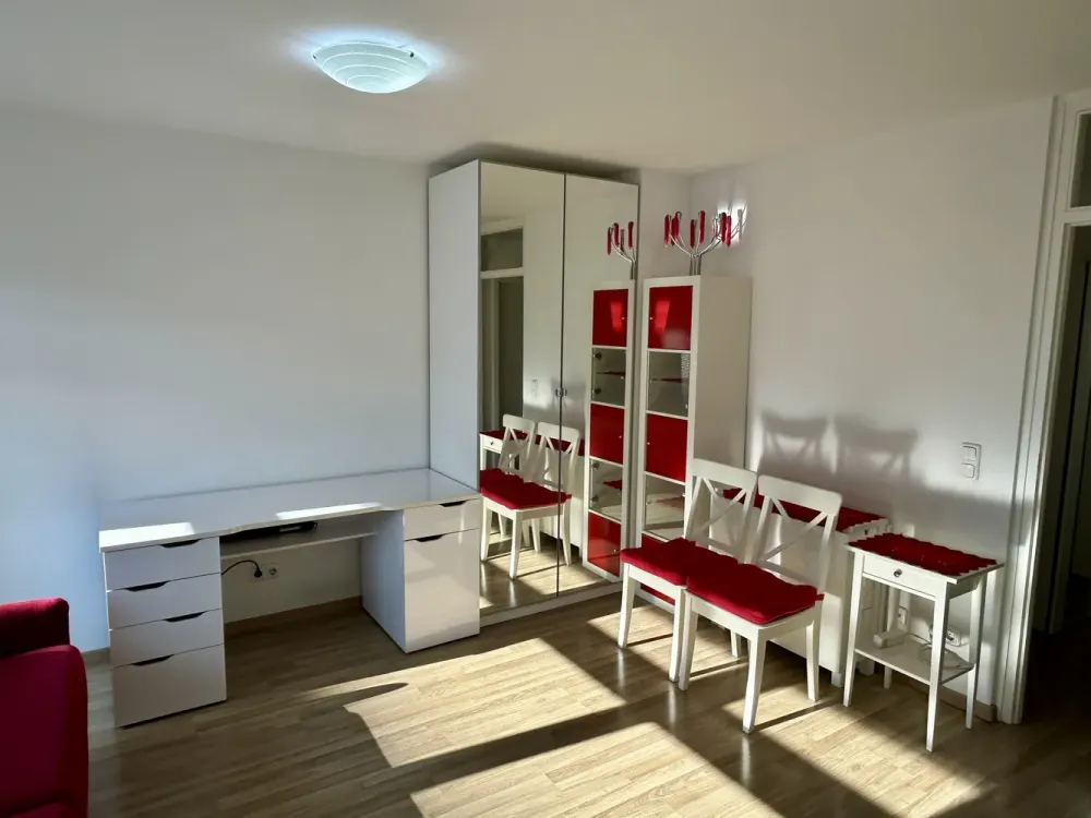 Moderne, hochwertige und voll möblierte Einzimmerwohnung im grünen Paradies mit Toplage!