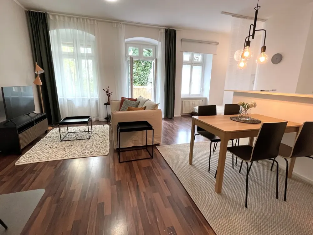 Möbliertes und ruhiges 1,5 Zimmer Apartment mit Terrasse - Nähe Alexanderplatz - frei ab November