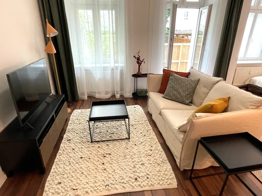 Möbliertes und ruhiges 1,5 Zimmer Apartment mit Terrasse - Nähe Alexanderplatz - frei ab November