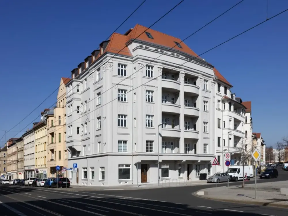 High-quality renovated 3-room apartment with balcony!