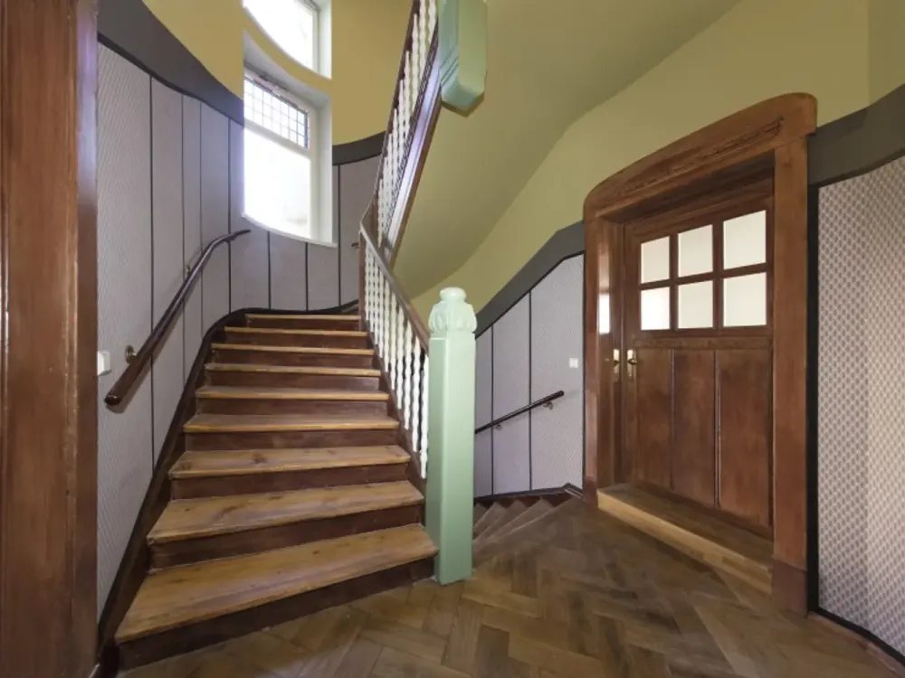 High-quality renovated 3-room apartment with balcony!