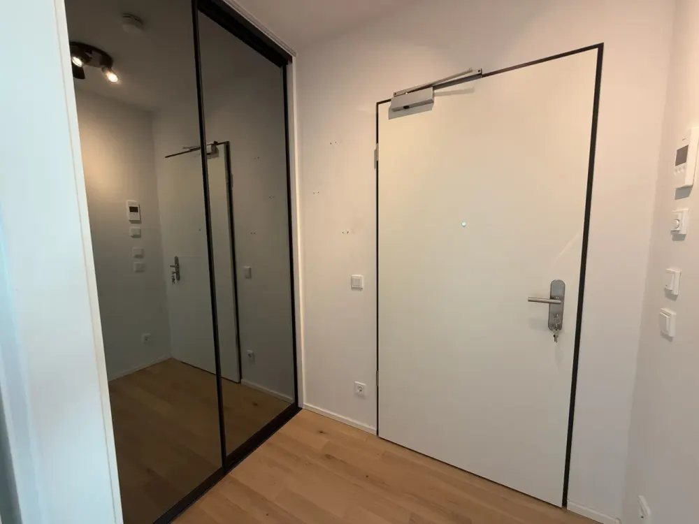 Naturnah und urban: Neuwertige, moderne, teilmöblierte 3-Zimmer-Wohnung in Neupasing