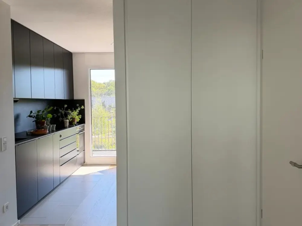 Naturnah und urban: Neuwertige, moderne, teilmöblierte 3-Zimmer-Wohnung in Neupasing