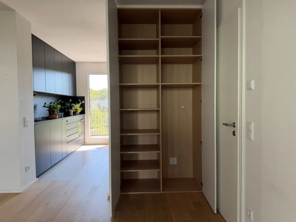 Naturnah und urban: Neuwertige, moderne, teilmöblierte 3-Zimmer-Wohnung in Neupasing