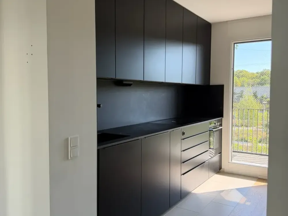 Naturnah und urban: Neuwertige, moderne, teilmöblierte 3-Zimmer-Wohnung in Neupasing