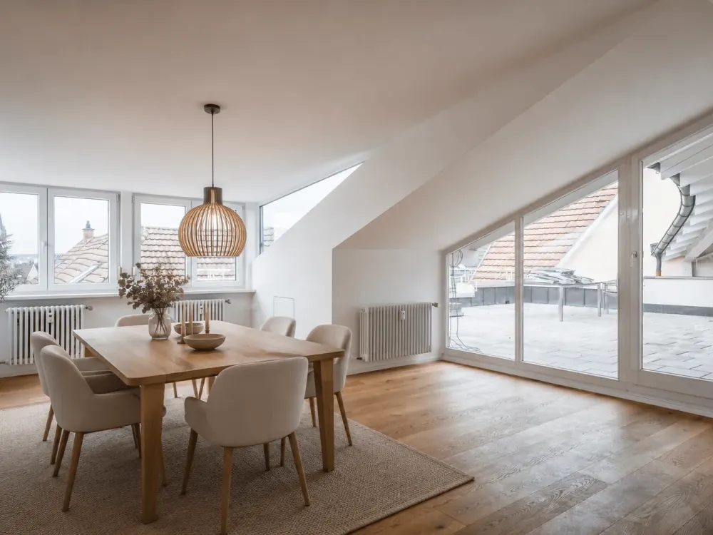 Riesige 3,5-Zimmer-Dachgeschoss-Wohnung (Fahrstuhl) mit Aussichtsterrasse in S-Möhringen
