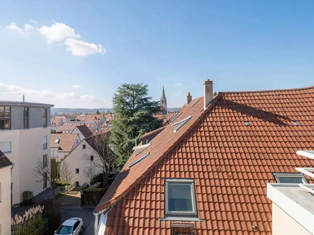 Riesige 3,5-Zimmer-Dachgeschoss-Wohnung (Fahrstuhl) mit Aussichtsterrasse in S-Möhringen