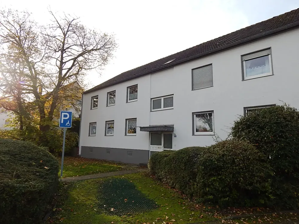 Renovierte 3-Zimmer-EG-Wohnung mit Balkon gefällig!