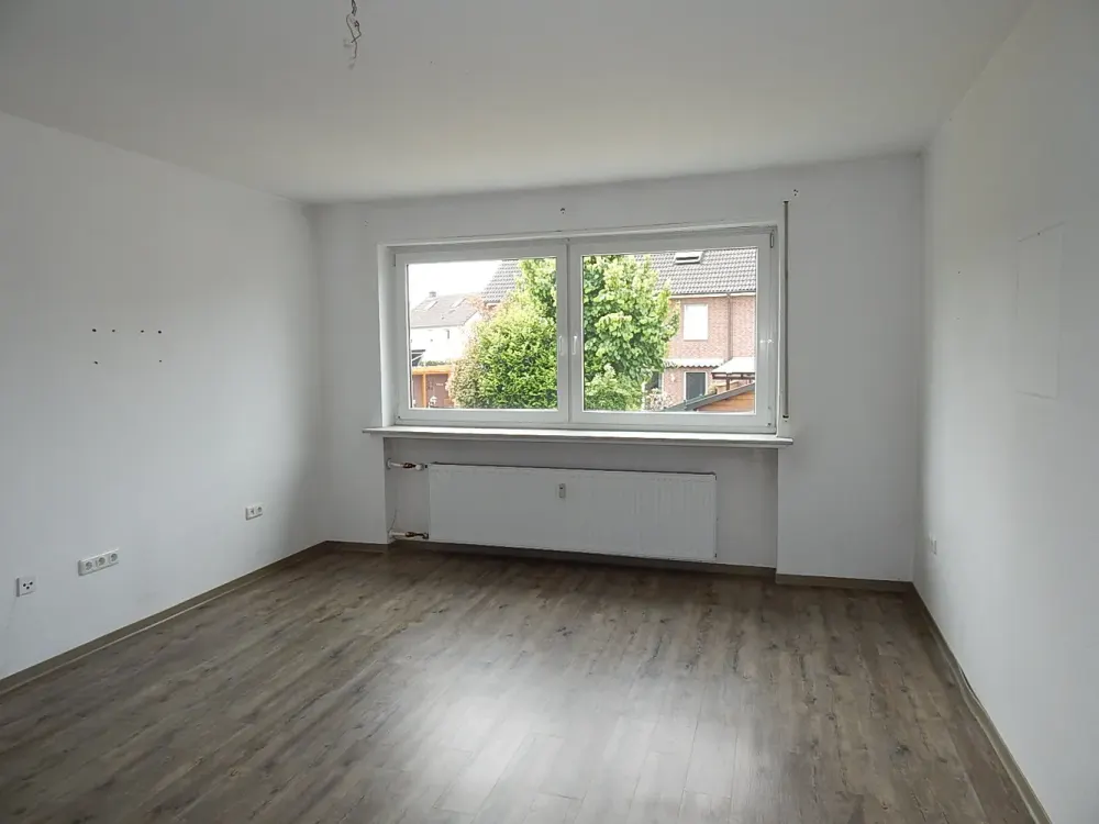 Renovierte 3-Zimmer-EG-Wohnung mit Balkon gefällig!