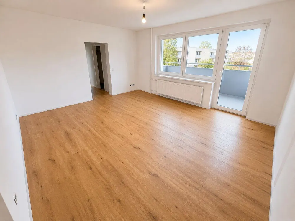 Empelde: Sanierte 3-Zimmer-Wohnung, großer Balkon & barrierefrei
